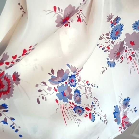 Lumiere floral wrap blouse in cream blue and red size S - Picture 4 of 10